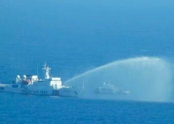 Barco de Indonesia con 240 personas se pierde en plena ruta; despliegan operativo de búsqueda y rescate