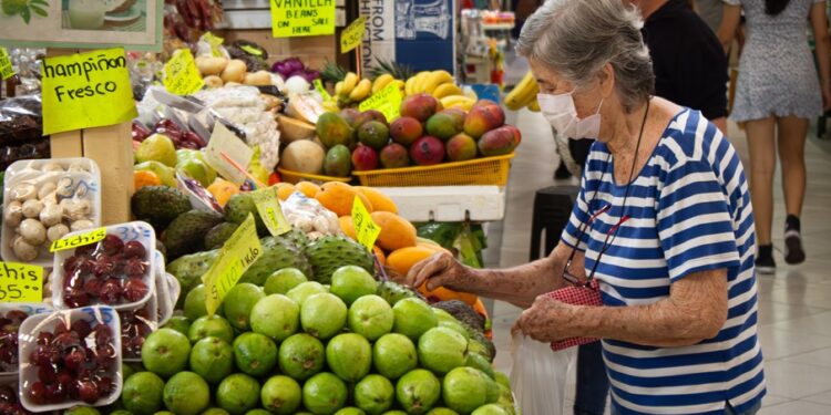 Sin turistas, la canasta básica sostiene al Mercado Pino Suárez