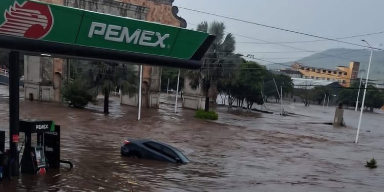 Inundaciones dejan daños en 46 viviendas tras desbordamiento de arroyo en Zapotlanejo