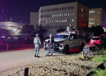 Aseguran 16 armas, granadas y radios durante revisión en penal de Culiacán