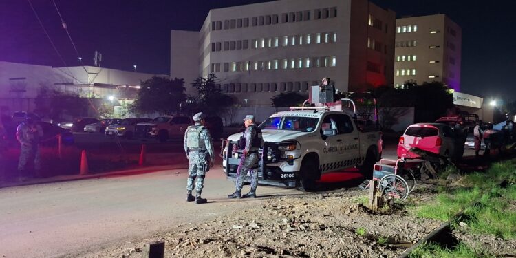 Aseguran 16 armas, granadas y radios durante revisión en penal de Culiacán