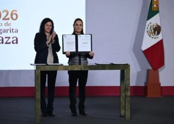 Sheinbaum firma decreto: sin doble nacionalidad para presidentes y gobernadores