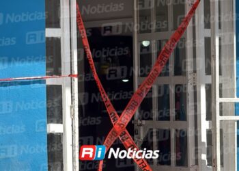 Ataque armado al interior de una estética, en Villa Unión, deja un hombre muerto y una mujer herida