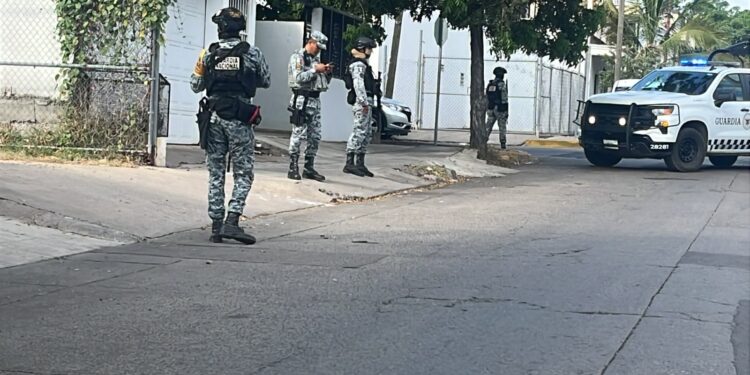 Localizan cuerpo envuelto en plástico y una cobija en Tierra Blanca, Culiacán