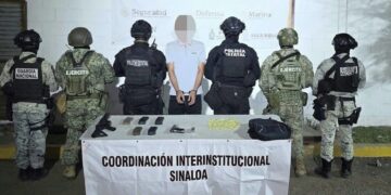 Grupo Interinstitucional detiene a un hombre; le aseguran armas y dosis de presunta metanfetamina