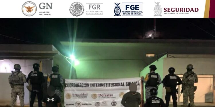 Detienen a dos hombres y aseguran combustible y municiones en Mazatlán