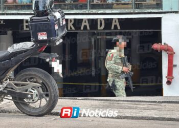 Muere hombre tras ataque a balazos en plaza comercial, al norte de Mazatlán
