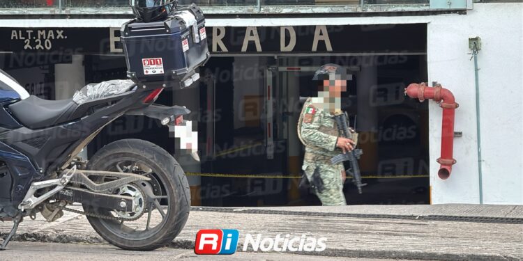 Muere hombre tras ataque a balazos en plaza comercial, al norte de Mazatlán