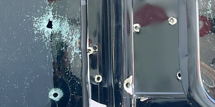 Balean camión urbano en Culiacán; pasajero resulta herido en el sector Country Club