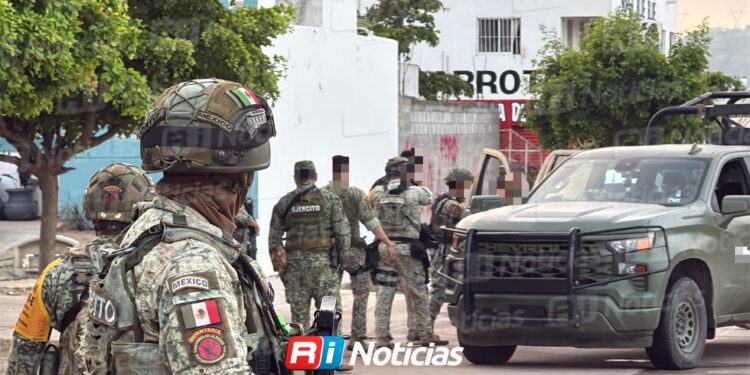 Detienen en Pradera Dorada V a dos presuntos gatilleros tras balear una vivienda en la sección IV, en Mazatlán
