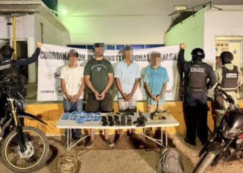 Grupo Interinstitucional detiene a 4 con arsenal y presunta cocaína en El Rosario