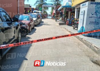 Balean a hombre en acceso de playa de la Zona Dorada de Mazatlán