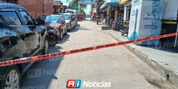 Balean a hombre en acceso de playa de la Zona Dorada de Mazatlán