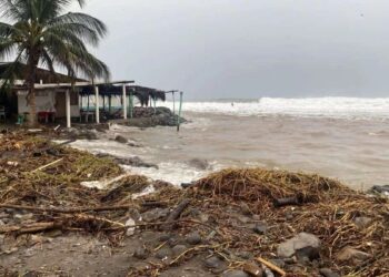 Refuerzan operativo federal en Mazatlán ante posible impacto del huracán Simon