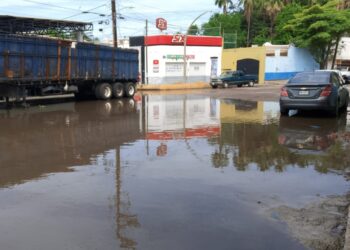 JUMAPAM pide no levantar tapas de alcantarillas por mareas altas en Mazatlán