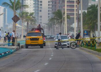Cierran tramo del Malecón y habilitan rutas alternas por daños ocasionados por oleaje