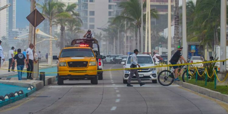 Cierran tramo del Malecón y habilitan rutas alternas por daños ocasionados por oleaje