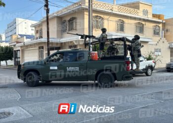A una cuadra del malecón de Mazatlán, asesinan a balazos a un hombre junto a un Oxxo