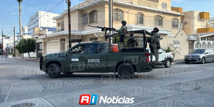 A una cuadra del malecón de Mazatlán, asesinan a balazos a un hombre junto a un Oxxo