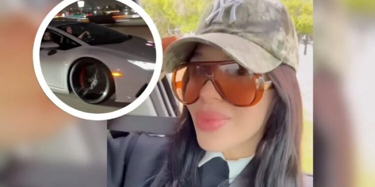 Emma Coronel aparece en un lujoso auto deportivo tras su polémica cancelación en TikTok