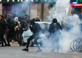 Se intensifican las protestas estudiantiles en Francia; docentes advierten posible huelga nacional