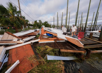 Isaías avanza como depresión y deja a 900,000 personas sin luz en Florida