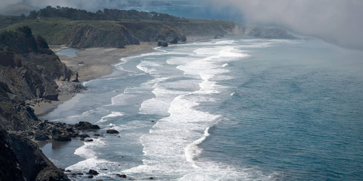 Onda de Kelvin eleva el nivel del mar en California; advierten mayor riesgo de inundaciones este otoño