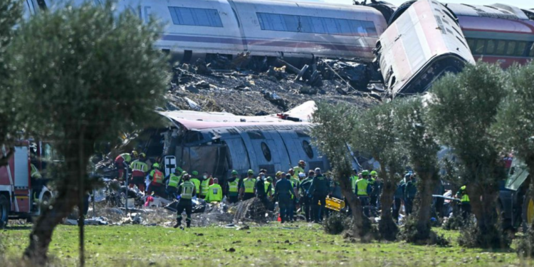 Luto en España tras accidente ferroviario con 68 fallecidos y casi 200 heridos
