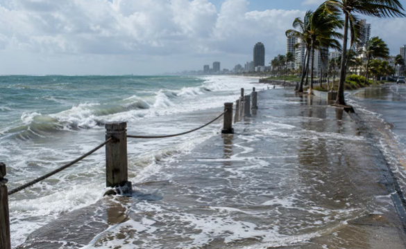 Mareas altas históricas provocan inundaciones y amenazan zonas costeras de California y Florida