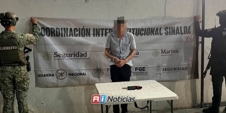 Detienen a un armado tras persecución en Mazatlán; aseguran 200 dosis de presunta droga