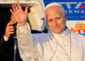 Papa León XIV recibe el alta tras cuatro días hospitalizado por cáncer de pulmón; Volverá al Ángelus este domingo