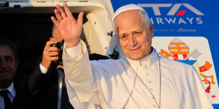 Papa León XIV recibe el alta tras cuatro días hospitalizado por cáncer de pulmón; Volverá al Ángelus este domingo