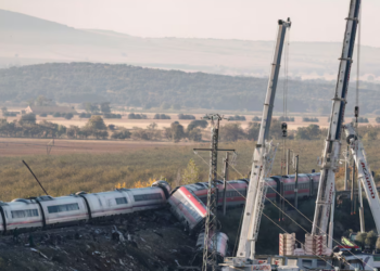 SRE confirma siete mexicanos heridos en choque de trenes en España; Uno sigue sin ser localizado