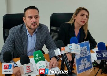 Roxana Rubio reta a gobernadora a regresar el Seguro Popular