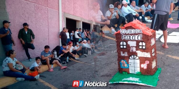 Antorchistas marchan para exigir obras y servicios en Sinaloa