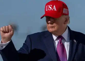 Trump cuestiona a Sheinbaum y se burla de su trayectoria: “No sé cómo diablos pasó de ser bailarina a presidenta de México”