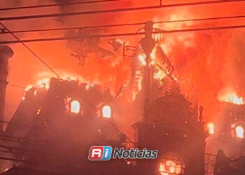 Incendian y destruyen histórico Ayuntamiento de Limoges durante protestas en Francia