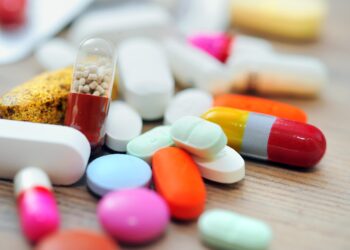 Sheinbaum crea consejo asesor para mejorar abasto de medicamentos y agilizar entregas en hospitales