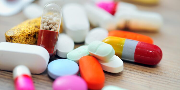Sheinbaum crea consejo asesor para mejorar abasto de medicamentos y agilizar entregas en hospitales
