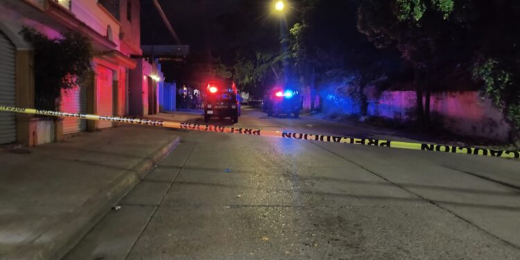 Localizan a hombre asesinado y con la cabeza cubierta con plástico en la colonia 5 de Mayo, en Culiacán