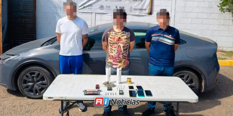 Detienen a tres hombres con presunta marihuana en la colonia Centro de Culiacán