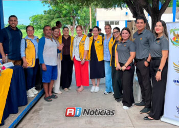 UAS entrega lentes y libros a estudiantes y familias de Escuinapa