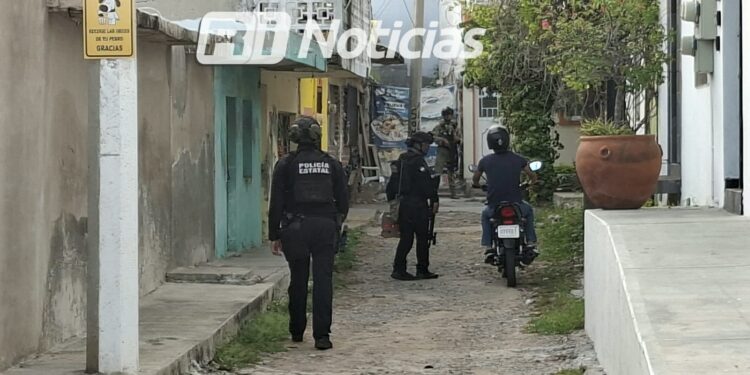 Joven es atacado a balazos dentro de su domicilio en la Shimizu