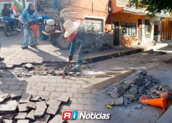 Tráfico pesado se está llevando el pegamento de las calles de piedra del Centro de Mazatlán