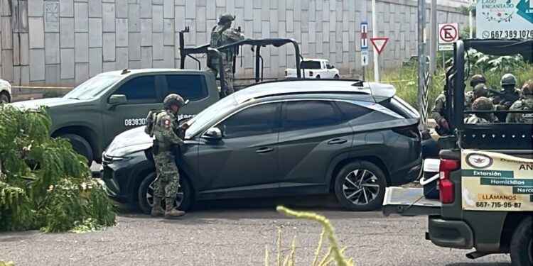 Persecución deja dos detenidos y moviliza a militares en el sur de Culiacán