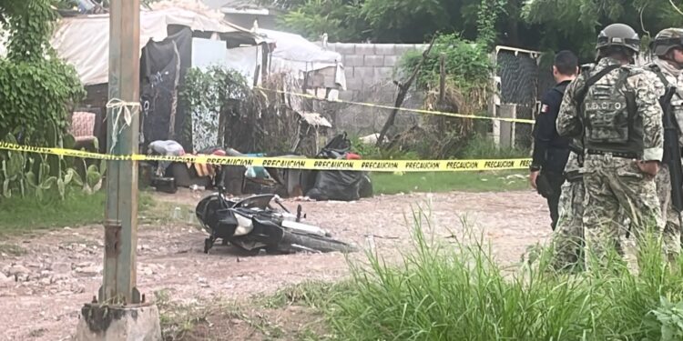 Reportan balacera y hallan motocicleta abandonada en Rincón del Parque, Culiacán