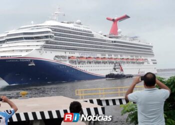 Turismo nacional baja, pero cruceristas mantienen movimiento en taxis y pulmonías
