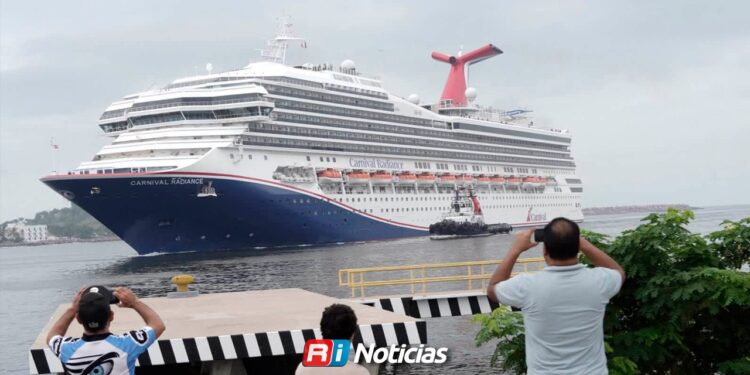 Turismo nacional baja, pero cruceristas mantienen movimiento en taxis y pulmonías