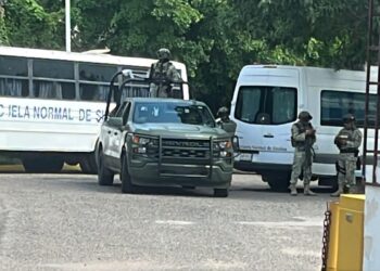 Desalojan a 900 alumnos de la Normal tras amenazas de ataque armado en Culiacán