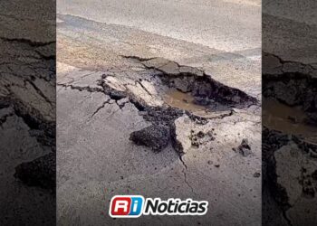 Reportan socavón de peligro sobre la avenida Jabalíes en Mazatlán